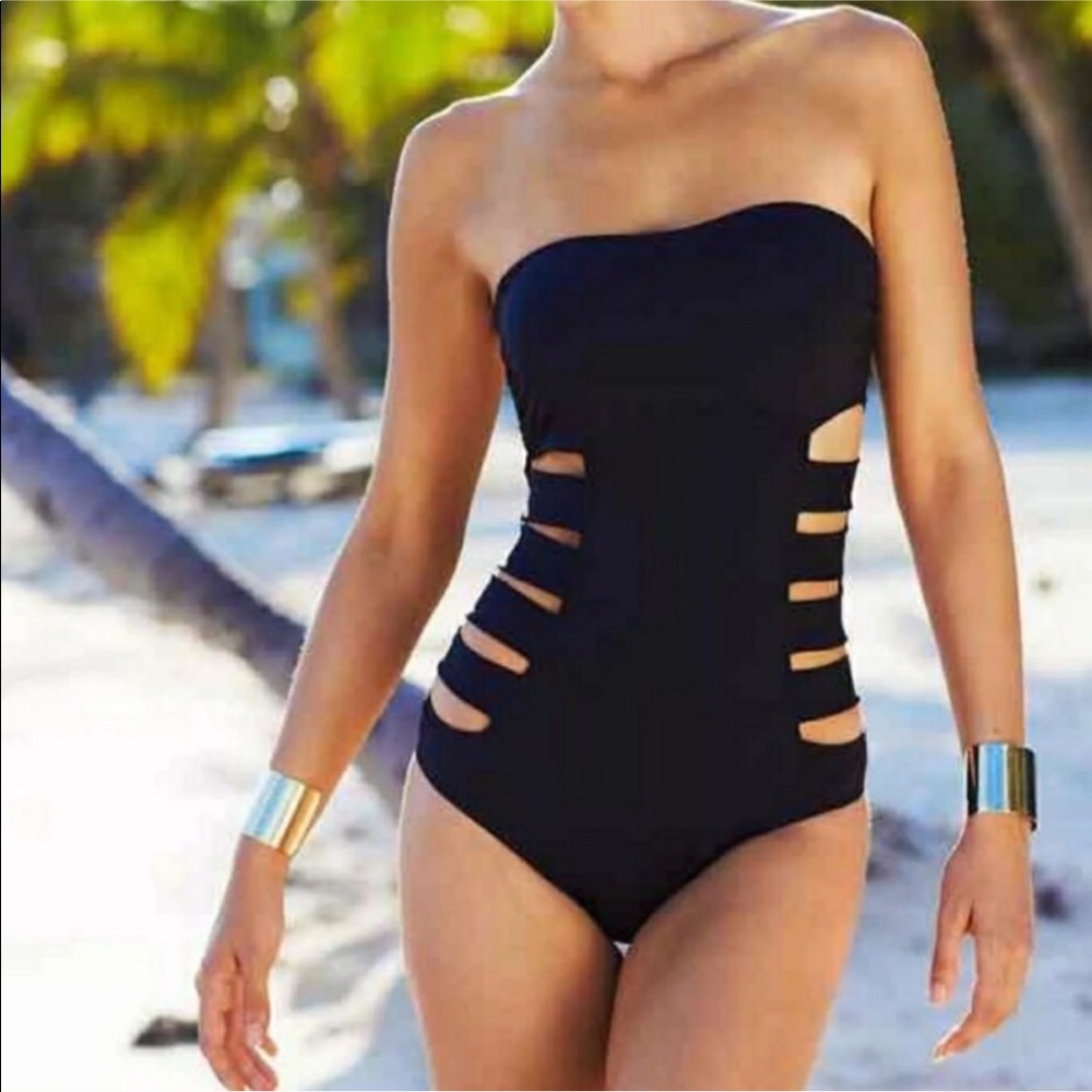 Kenneth Cole REACTION black cut out one piece